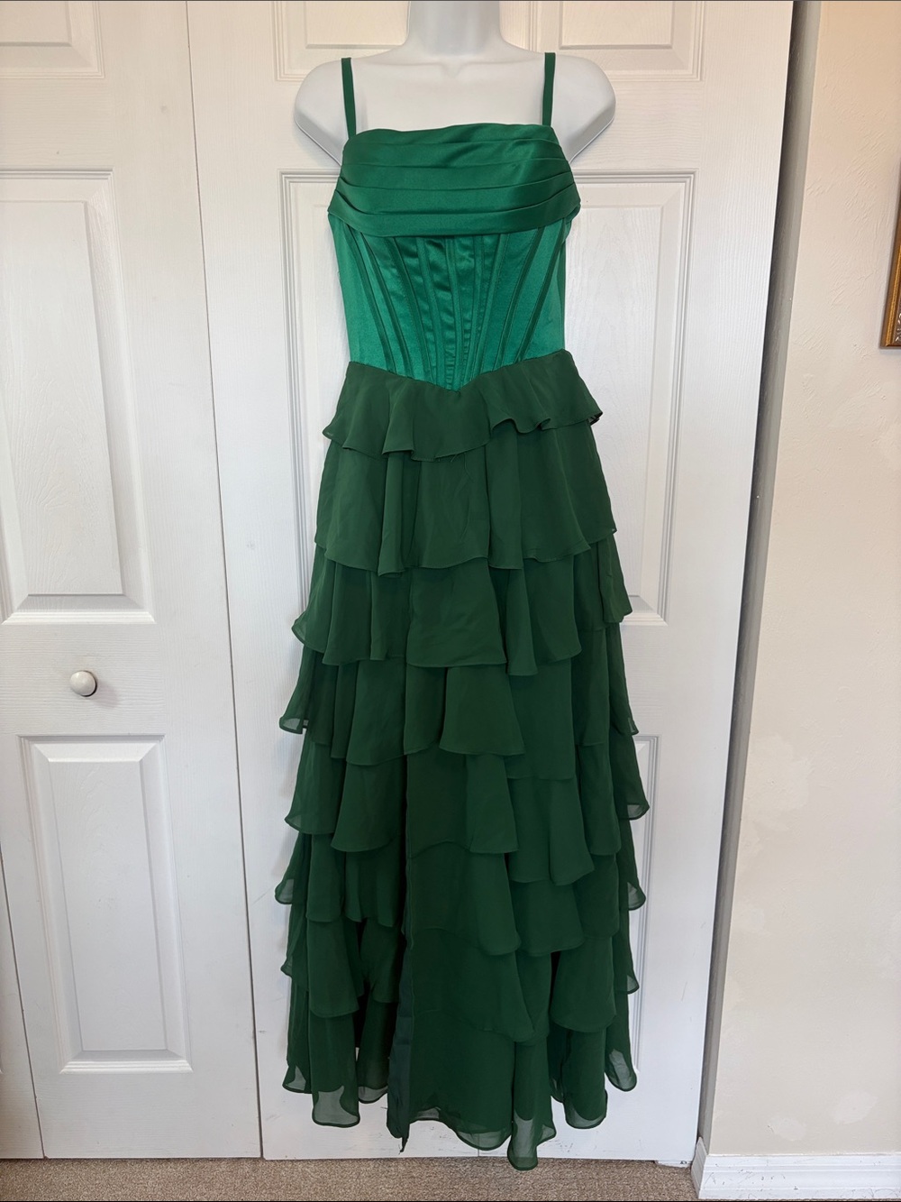 NWT Emerald Green Corset Ruffle Gown - Size 2 - Built-in Bra & Lined
